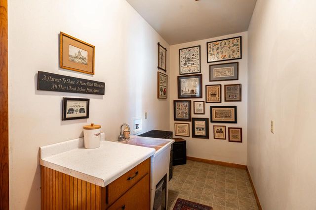 W1554 North Side DRIVE, Oconomowoc, WI 53066