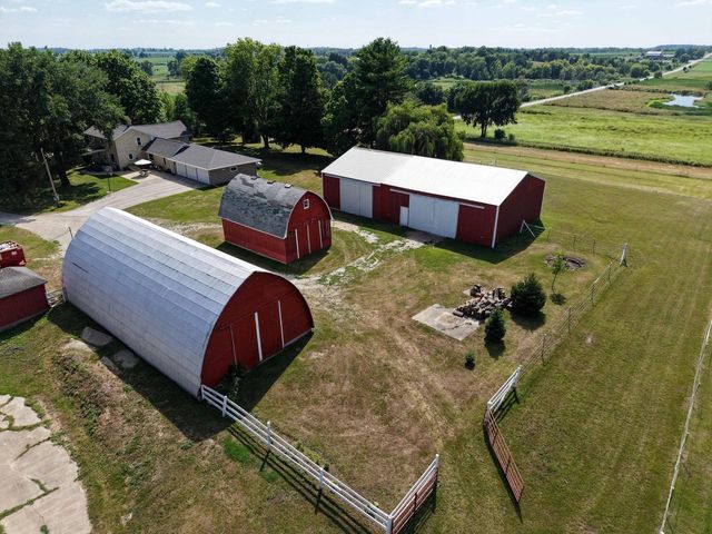 W1554 North Side DRIVE, Oconomowoc, WI 53066