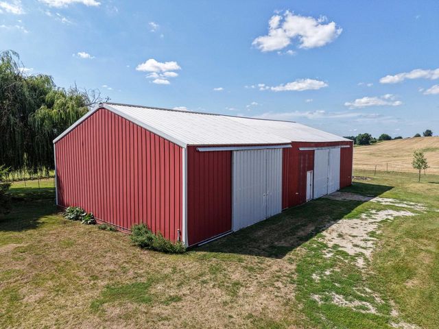 W1554 North Side DRIVE, Oconomowoc, WI 53066