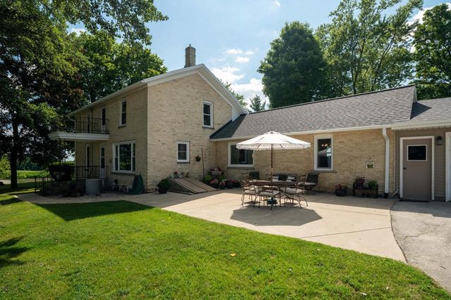 W1554 North Side DRIVE, Oconomowoc, WI 53066
