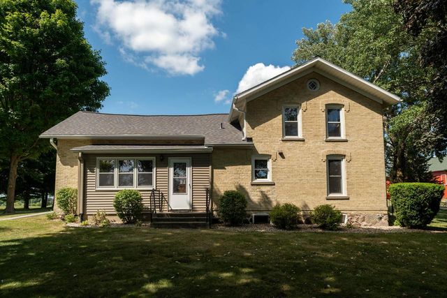 W1554 North Side DRIVE, Oconomowoc, WI 53066