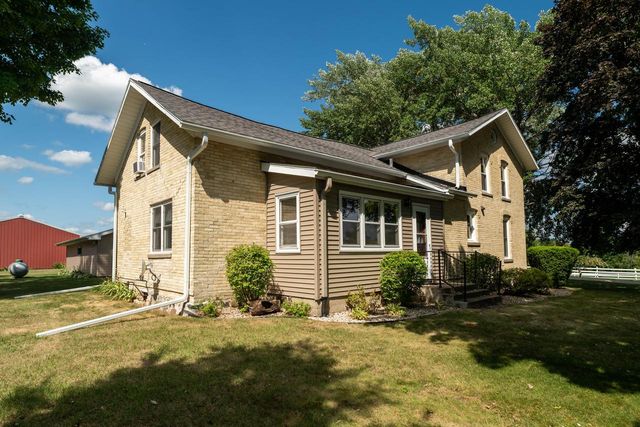 W1554 North Side DRIVE, Oconomowoc, WI 53066
