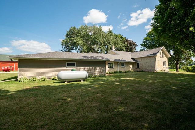 W1554 North Side DRIVE, Oconomowoc, WI 53066