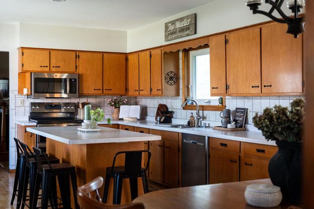 W1554 North Side DRIVE, Oconomowoc, WI 53066