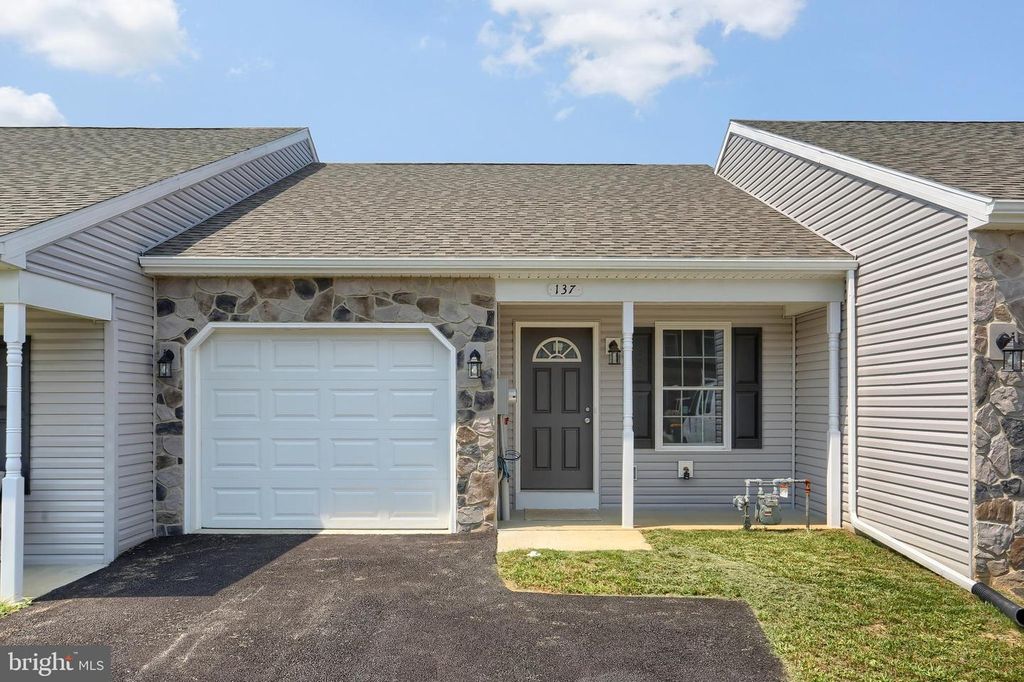 137 SABLE DR, Carlisle, PA 17013