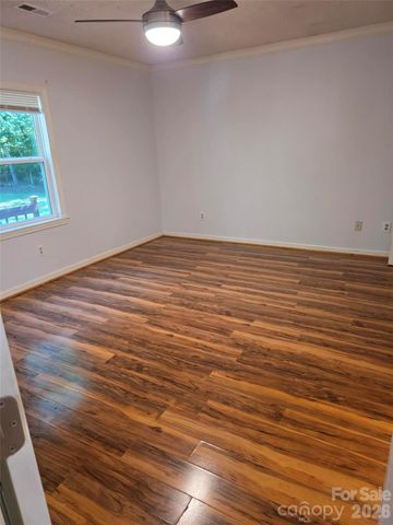 1190 Landsdowne Drive, Conover, NC 28613