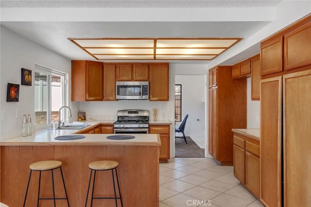 12532 Ironstone, Victorville, CA 92392