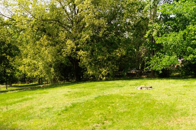 524 Barney Ln, Clarksville, TN 37042