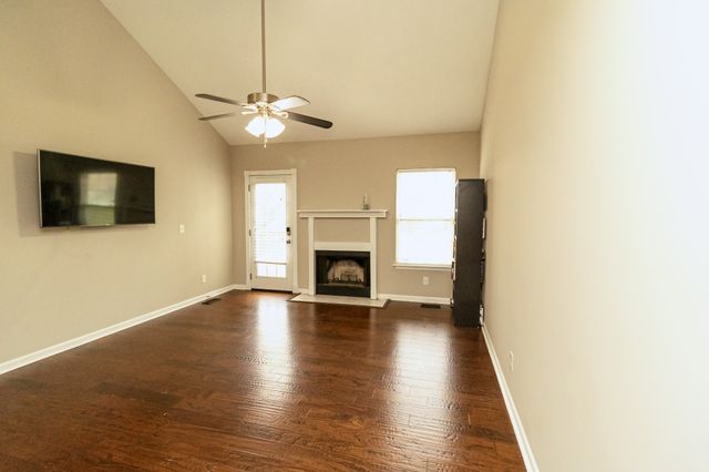 524 Barney Ln, Clarksville, TN 37042