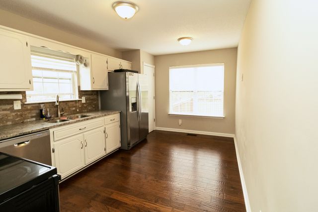 524 Barney Ln, Clarksville, TN 37042