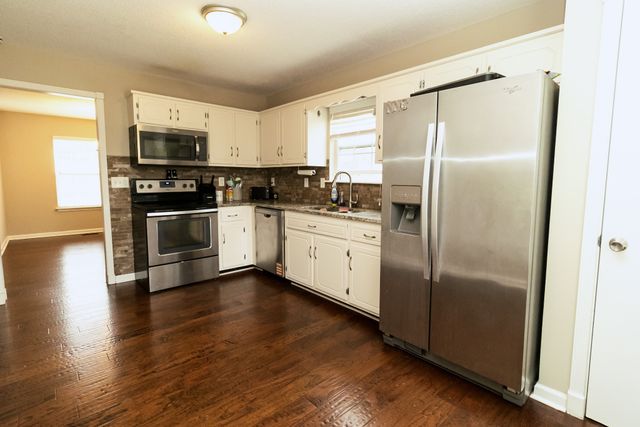 524 Barney Ln, Clarksville, TN 37042