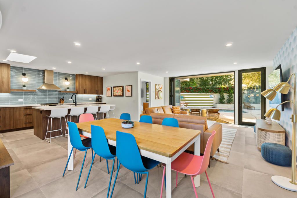 Image 12 of property listing at 130 W Racquet Club Road 308, Palm Springs, CA 92262