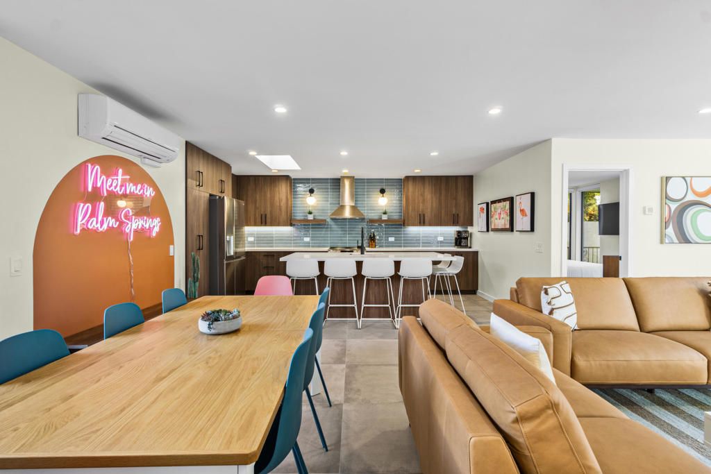 Image 13 of property listing at 130 W Racquet Club Road 308, Palm Springs, CA 92262