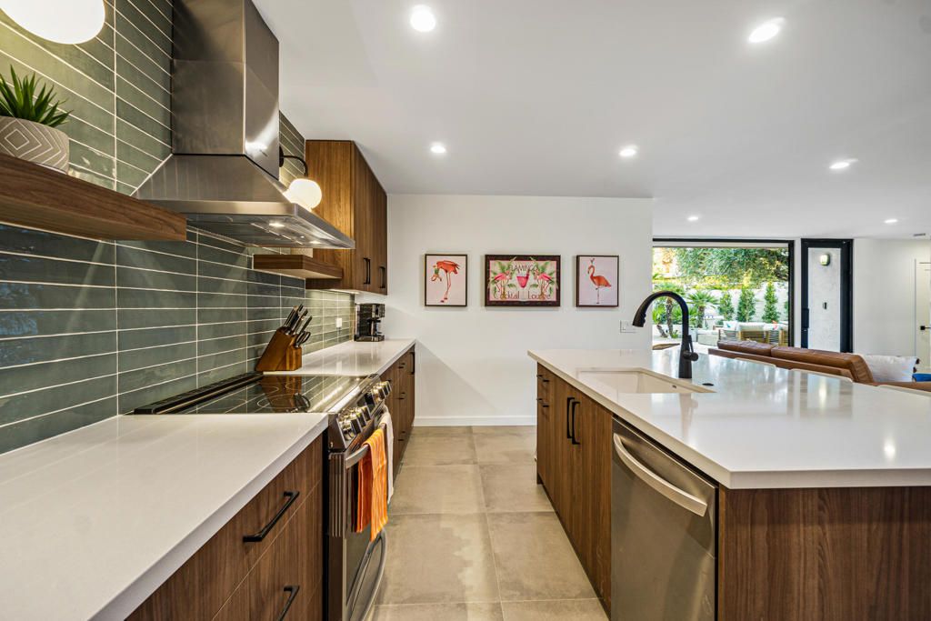 Image 17 of property listing at 130 W Racquet Club Road 308, Palm Springs, CA 92262