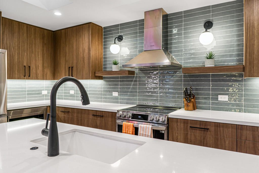 Image 18 of property listing at 130 W Racquet Club Road 308, Palm Springs, CA 92262