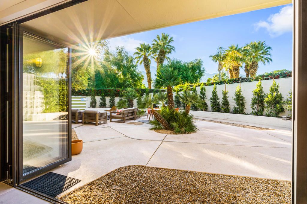 Image 23 of property listing at 130 W Racquet Club Road 308, Palm Springs, CA 92262