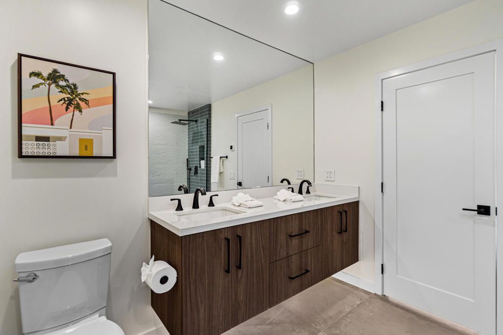 Image 26 of property listing at 130 W Racquet Club Road 308, Palm Springs, CA 92262