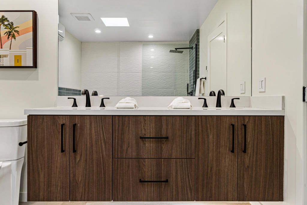 Image 27 of property listing at 130 W Racquet Club Road 308, Palm Springs, CA 92262