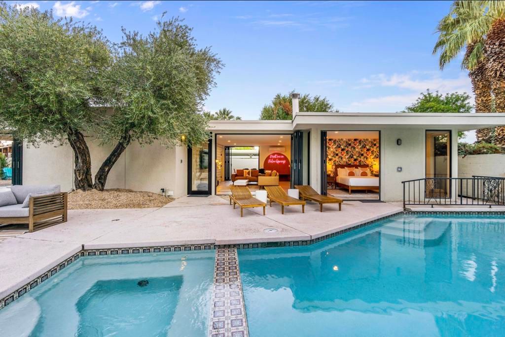 Image 2 of property listing at 130 W Racquet Club Road 308, Palm Springs, CA 92262