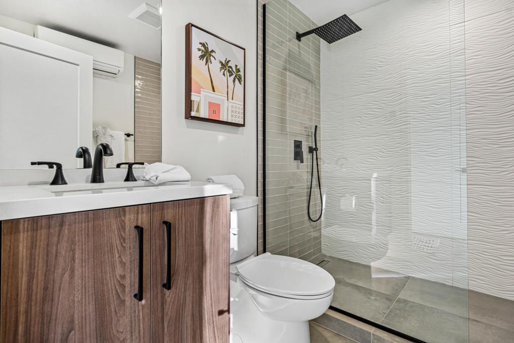 Image 33 of property listing at 130 W Racquet Club Road 308, Palm Springs, CA 92262