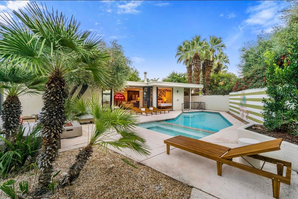 Image 39 of property listing at 130 W Racquet Club Road 308, Palm Springs, CA 92262