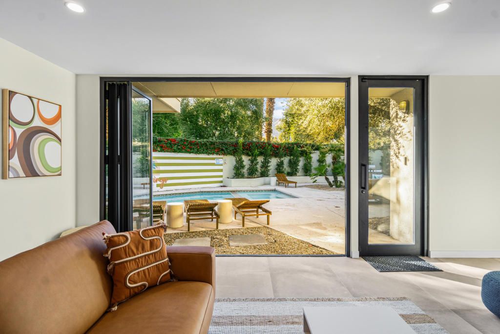 Image 8 of property listing at 130 W Racquet Club Road 308, Palm Springs, CA 92262