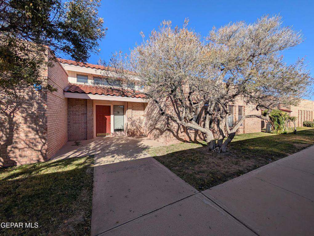 7465 Stoney HIll Drive 9D, El Paso, TX 79904