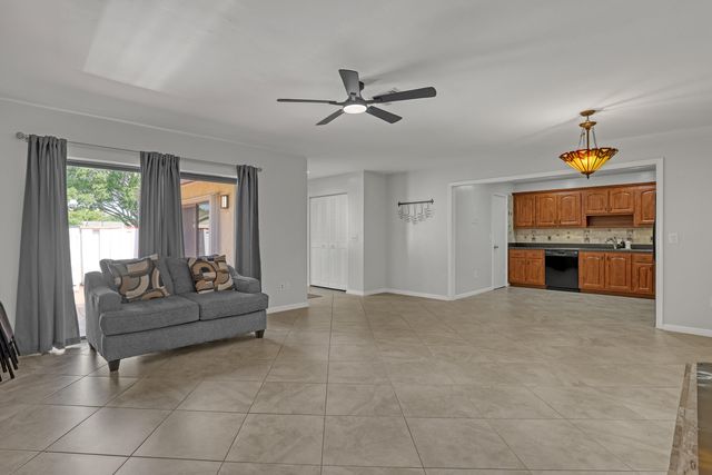 8184 Ambach Way, Hypoluxo, FL 33462