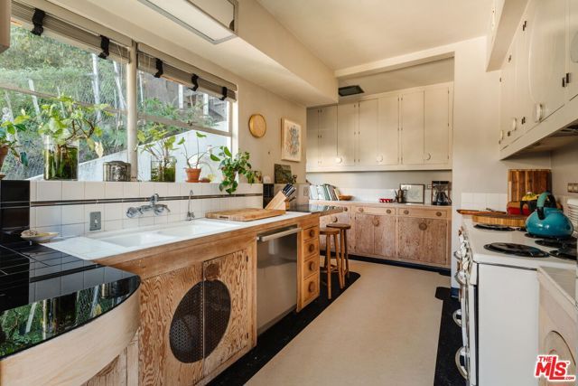 1530 N Easterly Terrace, Los Angeles, CA 90026