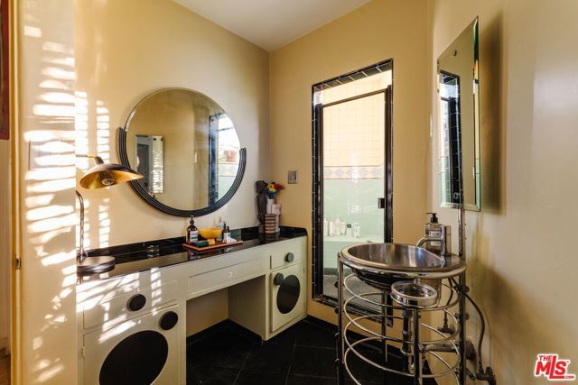 1530 N Easterly Terrace, Los Angeles, CA 90026