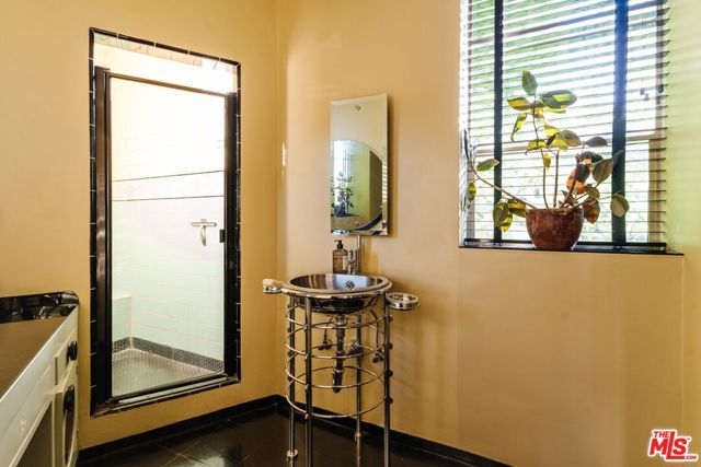 1530 N Easterly Terrace, Los Angeles, CA 90026