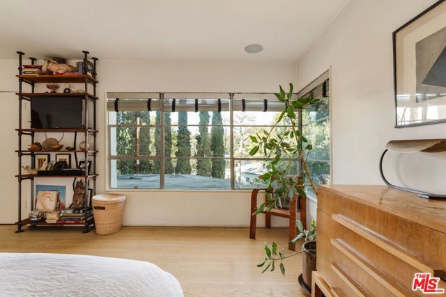 1530 N Easterly Terrace, Los Angeles, CA 90026