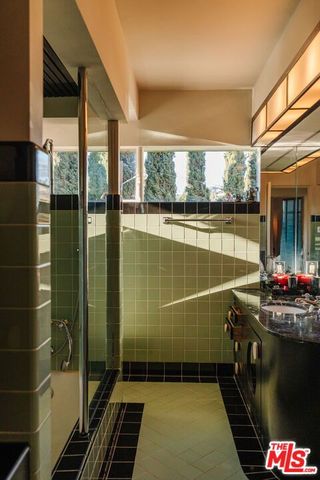 1530 N Easterly Terrace, Los Angeles, CA 90026