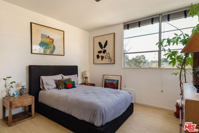1530 N Easterly Terrace, Los Angeles, CA 90026
