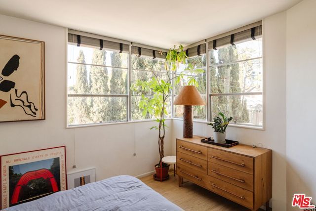 1530 N Easterly Terrace, Los Angeles, CA 90026