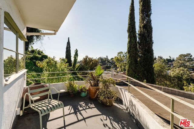 1530 N Easterly Terrace, Los Angeles, CA 90026