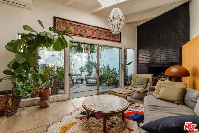 1530 N Easterly Terrace, Los Angeles, CA 90026