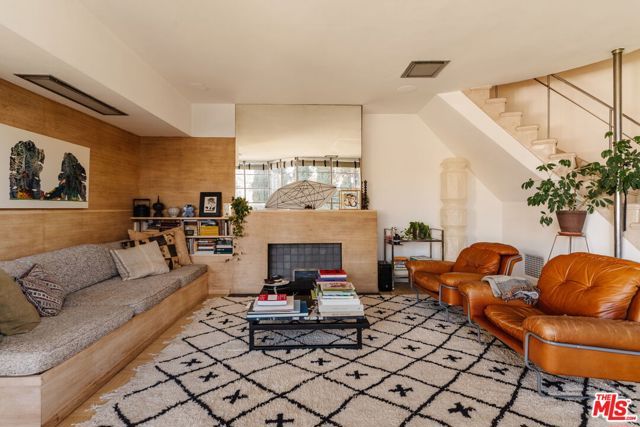 1530 N Easterly Terrace, Los Angeles, CA 90026