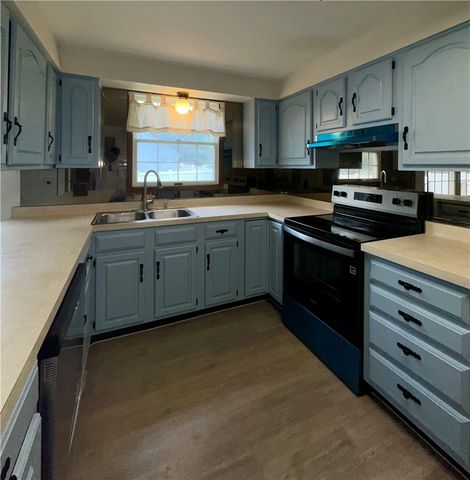 2 Hunters Pointe, Pittsford, NY 14534