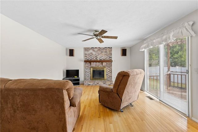 2 Hunters Pointe, Pittsford, NY 14534