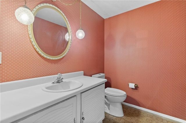 2 Hunters Pointe, Pittsford, NY 14534