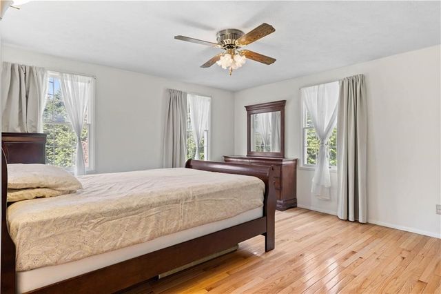 2 Hunters Pointe, Pittsford, NY 14534