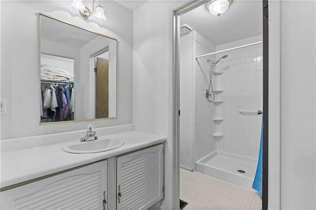 2 Hunters Pointe, Pittsford, NY 14534