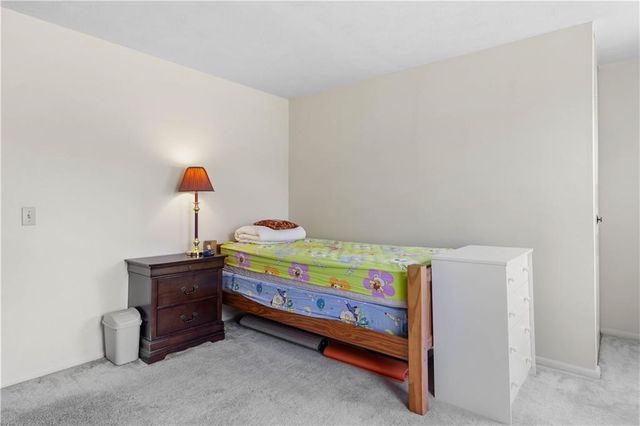 2 Hunters Pointe, Pittsford, NY 14534