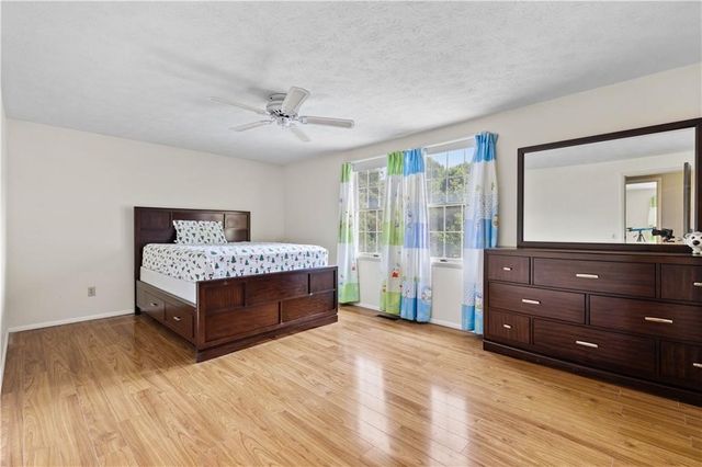 2 Hunters Pointe, Pittsford, NY 14534