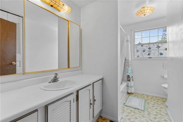 2 Hunters Pointe, Pittsford, NY 14534