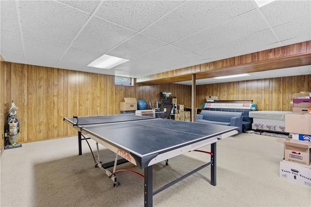 2 Hunters Pointe, Pittsford, NY 14534