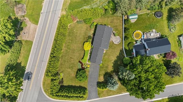 2 Hunters Pointe, Pittsford, NY 14534