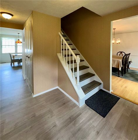 2 Hunters Pointe, Pittsford, NY 14534