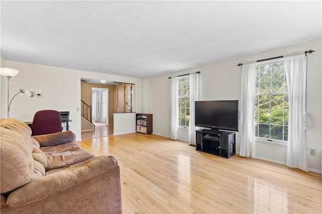 2 Hunters Pointe, Pittsford, NY 14534